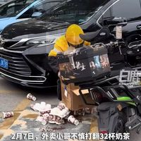 “千问AI一句话点40杯奶茶”引爆订单潮，外卖小哥打翻32杯引全网心疼，品牌方暖心回应