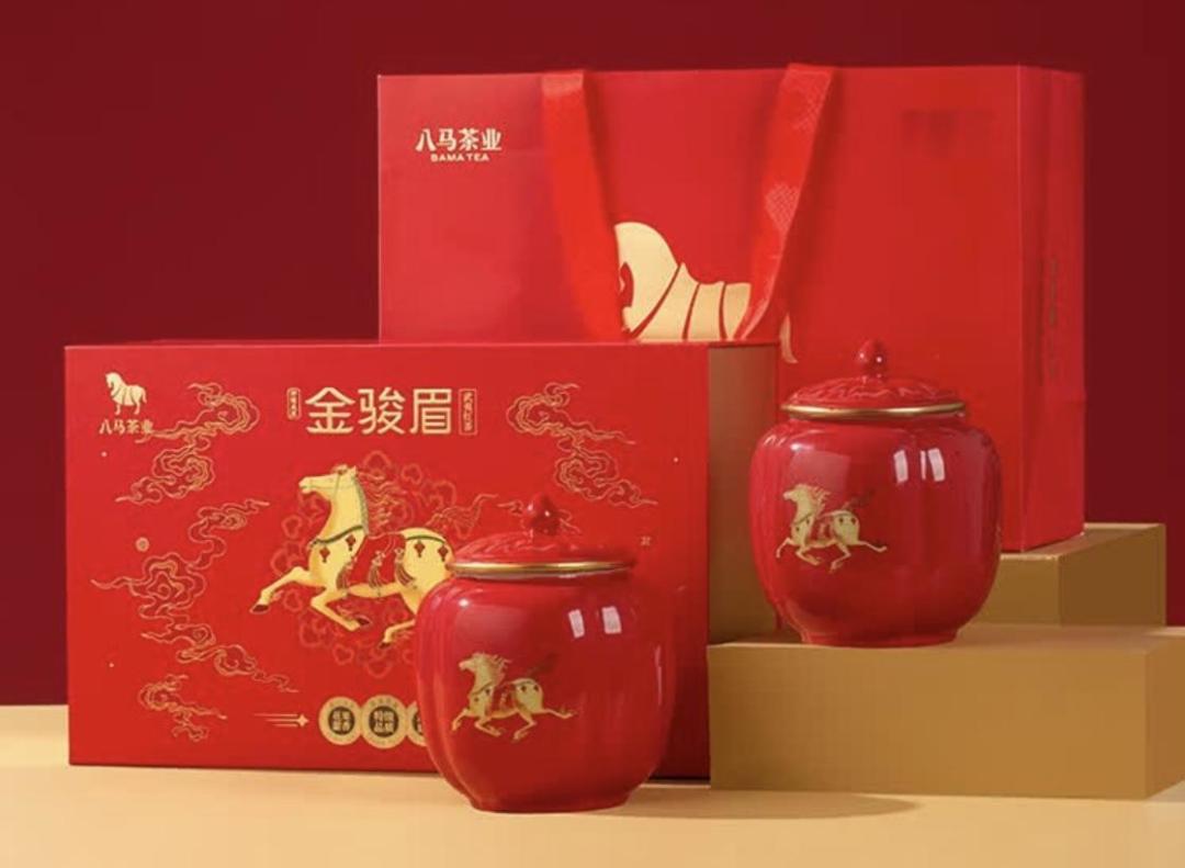 过年撑场面战包已备好:从穿搭到社交,四招让你轻松体面过年