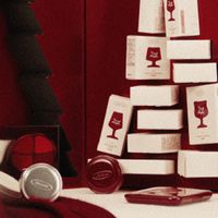 低饱和显色更实用？四款热门国产眼影盘在通勤适配性与珠光表现上的真实差距