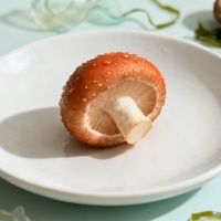 别被“低卡”标签骗了！看整包热量和代糖类型，才是选对健康零食的关键