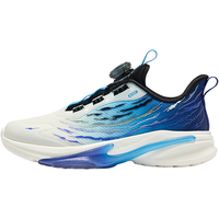 说说最近踢球穿的2款鞋，莫伦特斯2.0 vs 星云 #足球 #鞋控日常 #测评 #卡尔美星云 #美丽足球