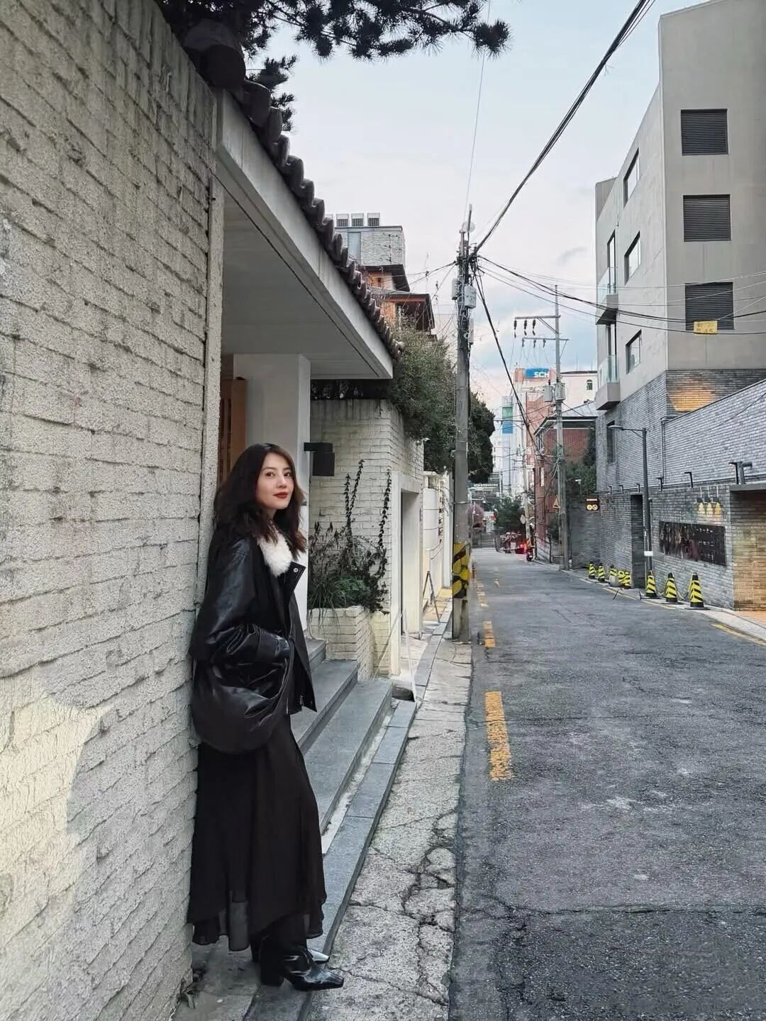冬末春初,半身裙配这“4件短外套”,显高时髦又气质