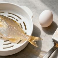《厨房小白逆袭指南：清蒸鱼不腥、煮鸡蛋不裂、煎荷包蛋不散的保姆级避坑攻略》
