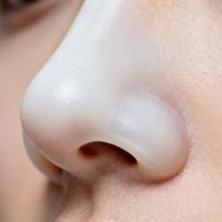 《鼻梁秒变高挺！懒人必学的“蛋白假鼻”化妆术，自然到没人发现》