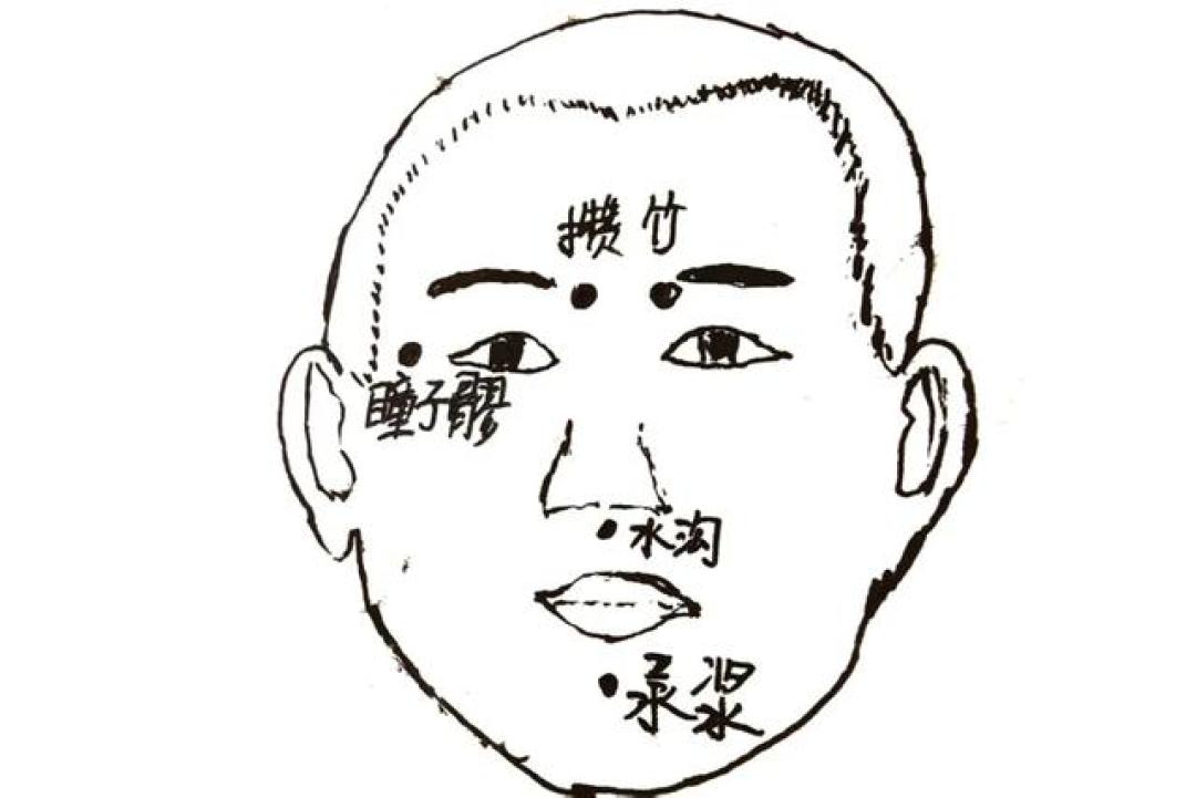 心慌失眠焦虑,可能是“情绪淤堵”,睡前敲敲这里,气顺百病消