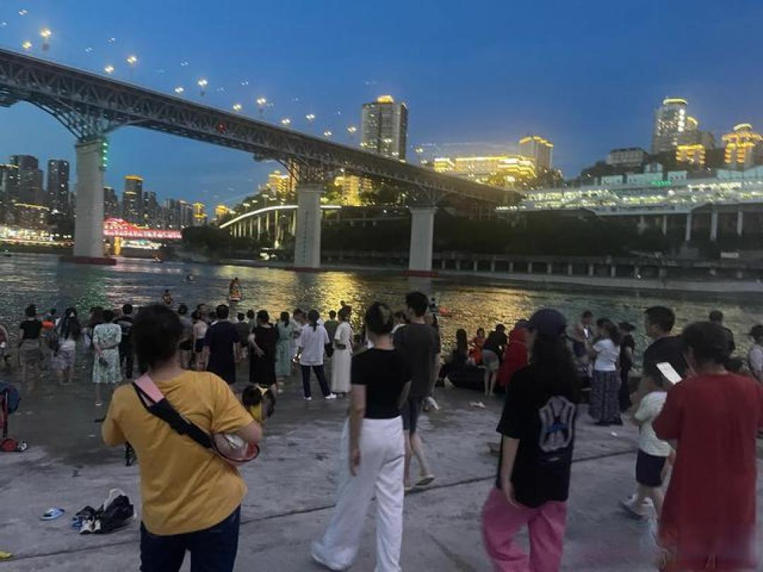 用手机怎么才能拍出好看的夜景