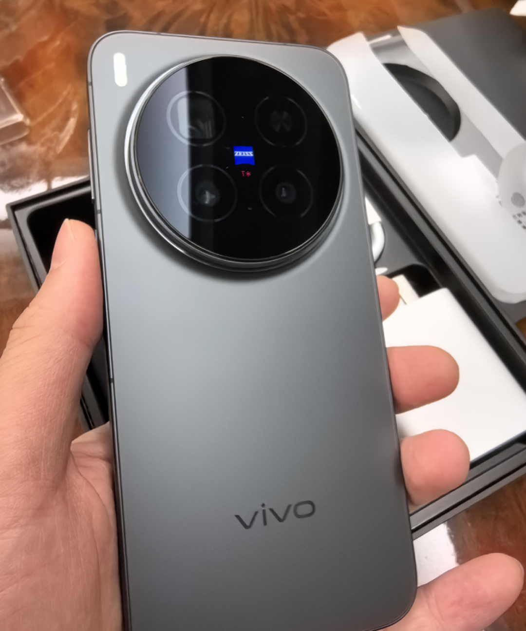 6000元档二选一!vivo X300 Pro vs iPhone 17,全网最实在的选购指南
