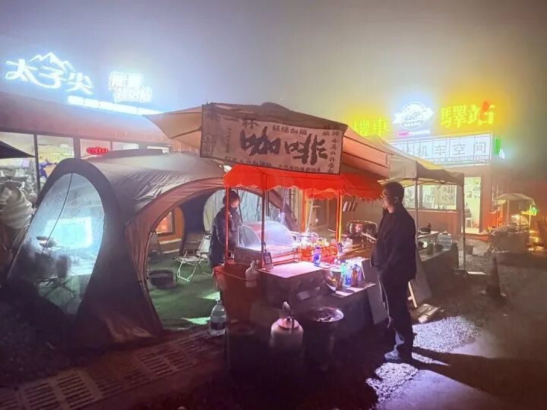 海拔1360米，我吃到了热气腾腾的手工面！快报记者太子尖露营体验