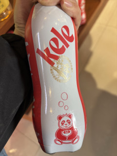 为什么天府可乐卖5块，可口可乐只卖2块五？？