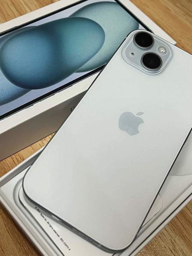 老用户蹲点抢iPhone 15，2804元清仓价香不香？