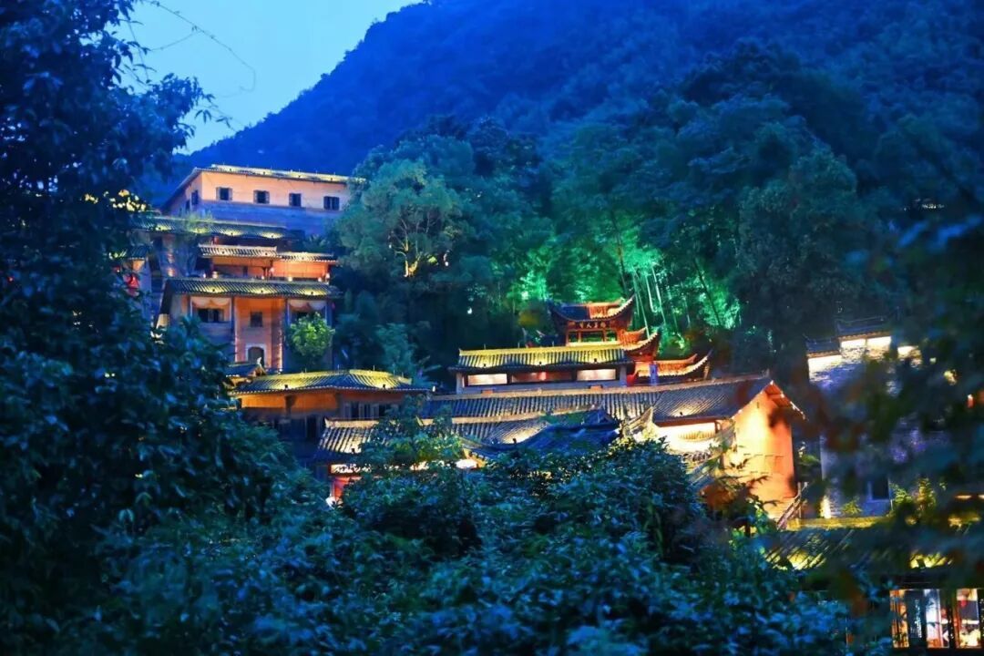 【新春衢州+江西】2.20-22/21-23号网红望仙谷日夜景、开化根宫佛国华夏根文化园、登灵山仙境、品游埠早茶、夜游水亭门3日