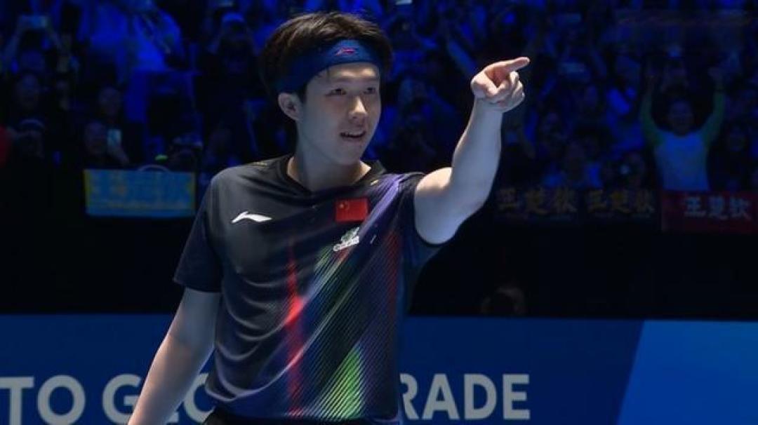 让一追三惊天逆转!王楚钦4-2力克张本智和,成功卫冕亚洲杯