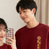 春节本命年限定，班尼路酒红卫衣，平安喜乐讨彩头