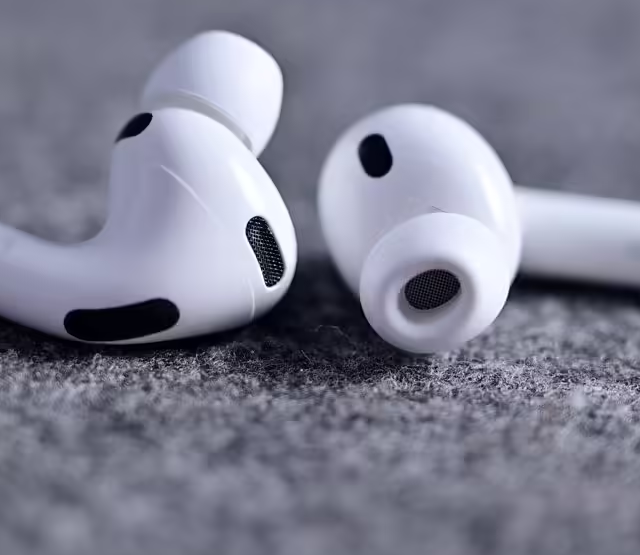 AirPods Pro 3 增强版今年发布，带摄像头!
