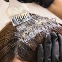 别只看染发频率！安全染发的关键在于成分类型与个体耐受差异