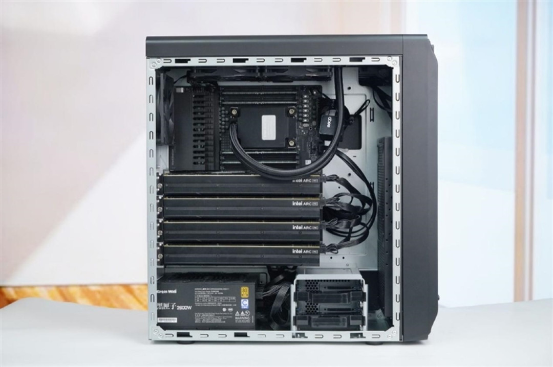 4张96GB显存暴力输出！英特尔锐炫Pro B60和长城世恒X-AIGC工作站评测：可满足千人同时在线聊天