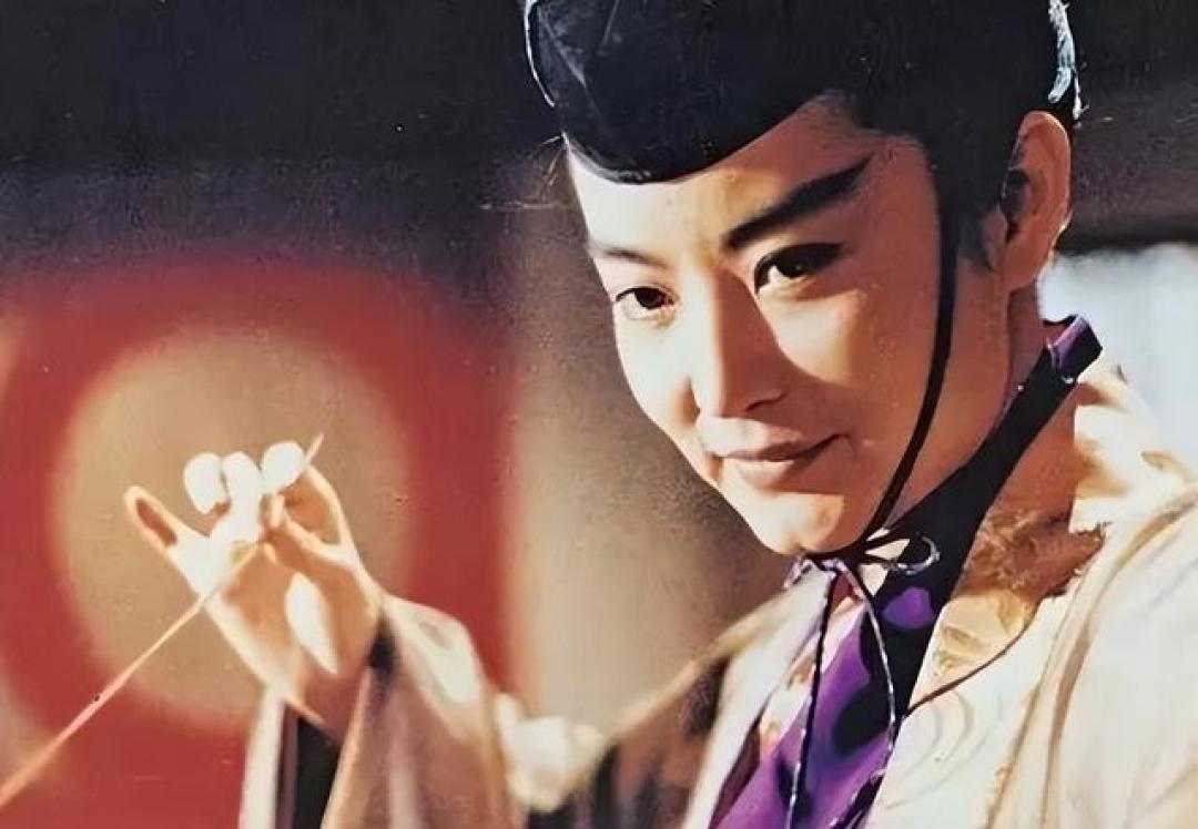 东方不败放天龙八部啥水平?别再说笑傲武功退化,他至少不弱四绝