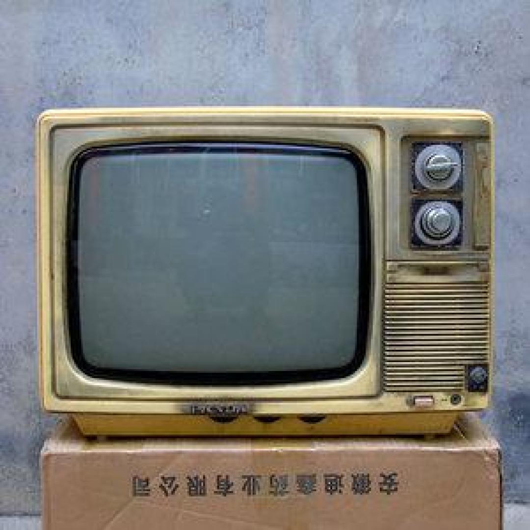 80年代的黑白电视机——熊猫牌