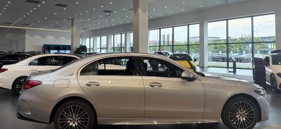 为啥男人都想拥有奔驰?开C260L三月,我摸清了它的优缺点