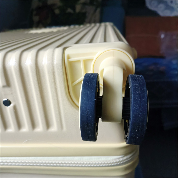 名创优品旅行箱包
