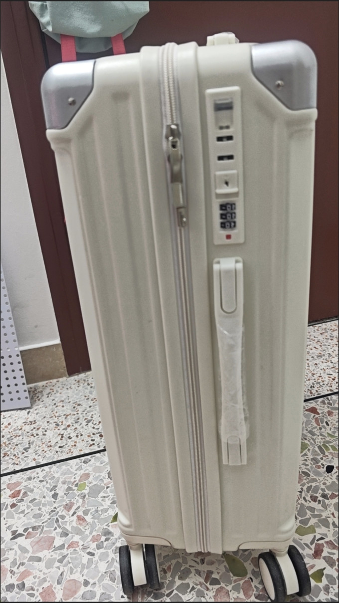 名创优品旅行箱包