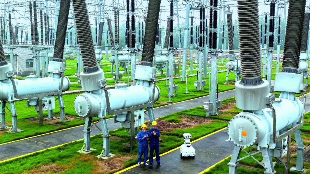 2025我国发布超330款人形机器人!“它们”,正逐渐从实验室走进人们的生活