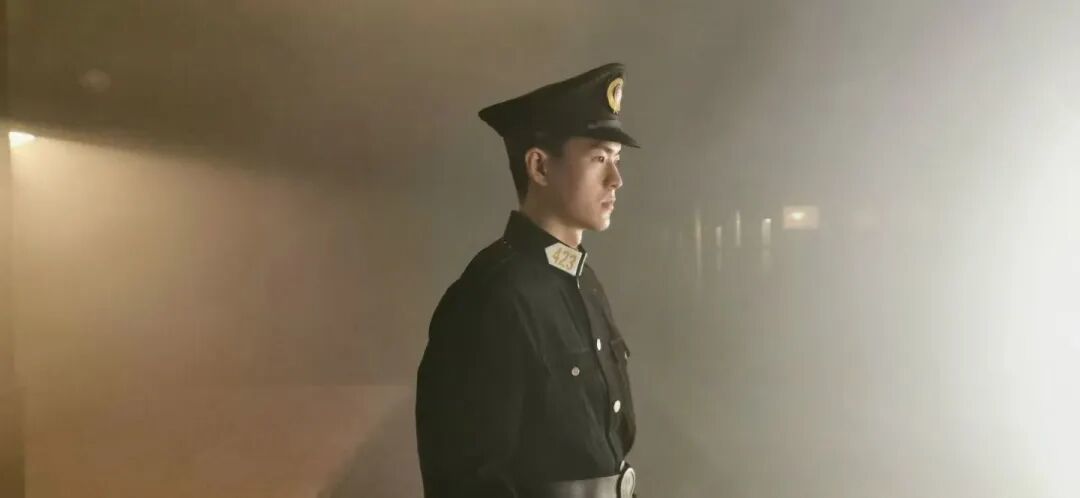 从毕赣电影剧组出来,他转身去演了短剧