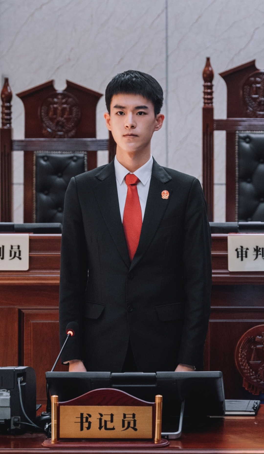 从毕赣电影剧组出来,他转身去演了短剧