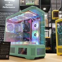 Thermaltake在gamescom 2025发布View 600 TG屏显版全塔机箱，标配6英寸LCD副屏模块可选配