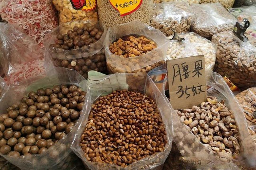 春节买年货,无论多有钱,5种干果都别买,超市员工:白给都不要