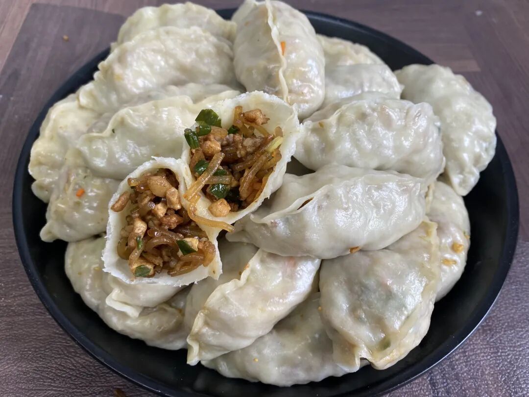 过年就吃这馅饺子,这个馅实在太香了,包蒸饺水饺都好吃,寓意招财纳福,吉祥过大年