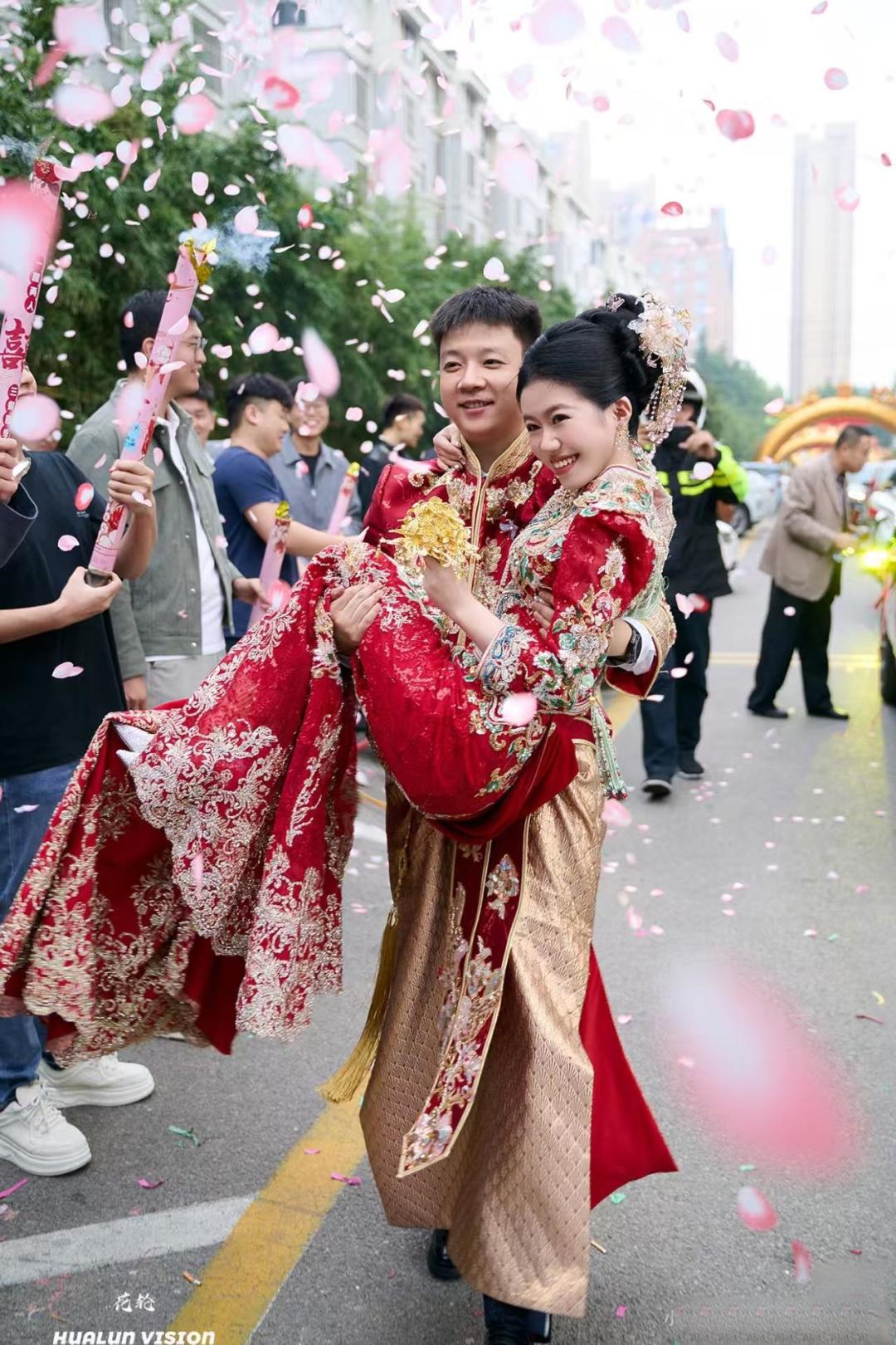 过年期间亲戚要办婚礼,我作为摄影爱好者,免费帮忙拍值得吗?会遇到哪些技术坑?