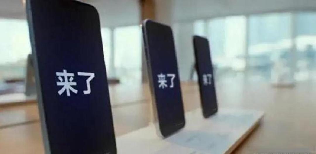 骂华为贵的先停停,摸过Mate80真机,我收回了“买品牌”这句话