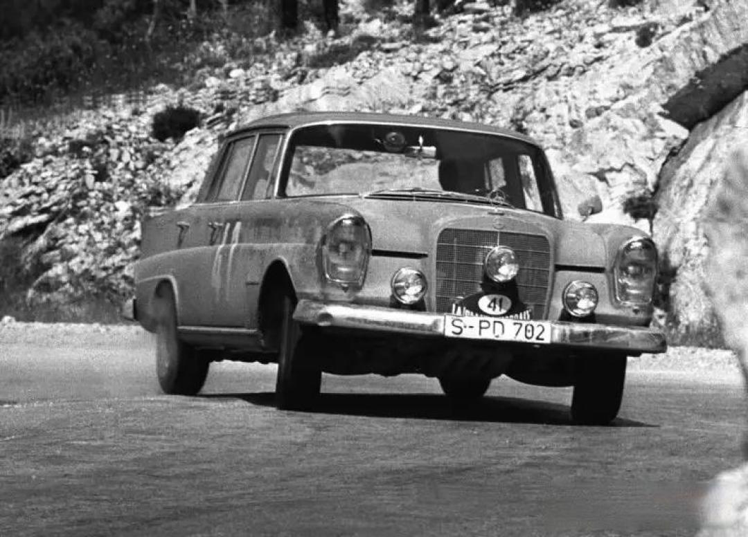 “AMG传奇的序章”————梅赛德斯-奔驰 AMG 300 SEL 6.8 “红猪”