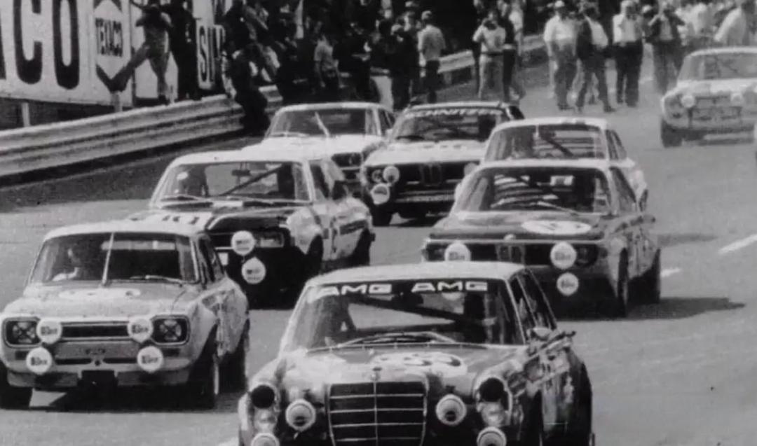 “AMG传奇的序章”————梅赛德斯-奔驰 AMG 300 SEL 6.8 “红猪”