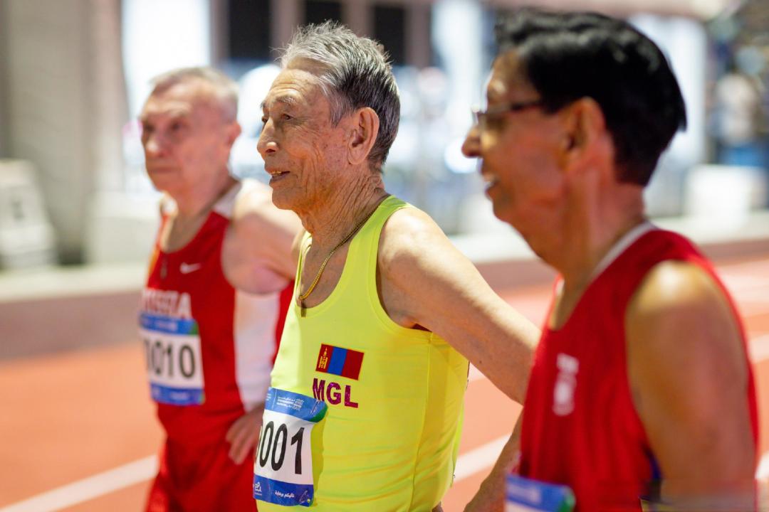 91岁蒙古传奇跑者策伦百米跑出18秒61夺冠:一生拿到过74枚金牌,手握14个亚洲纪录