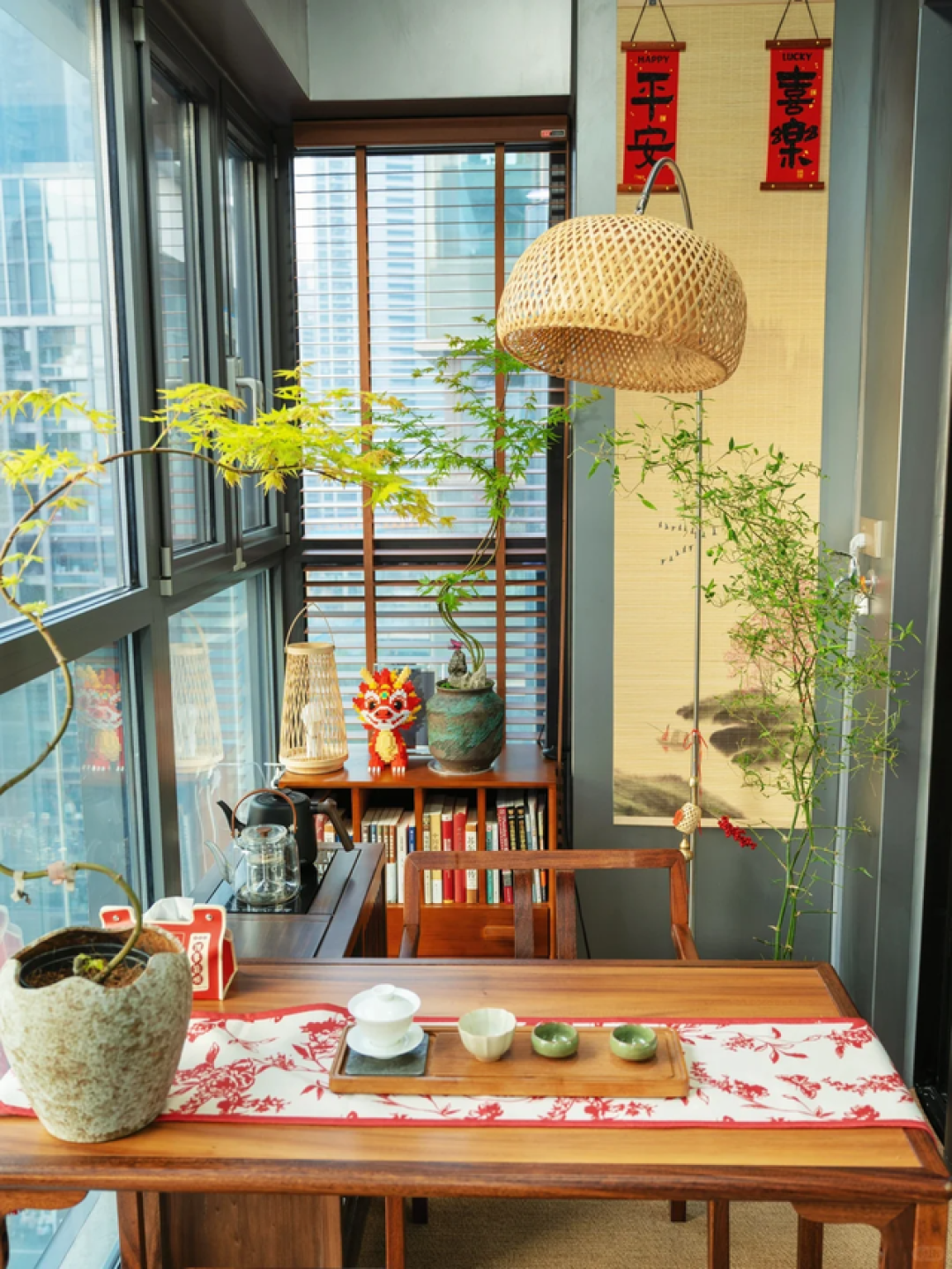 等退休了，一定要在阳台建个茶室，喝茶赏花晒太阳