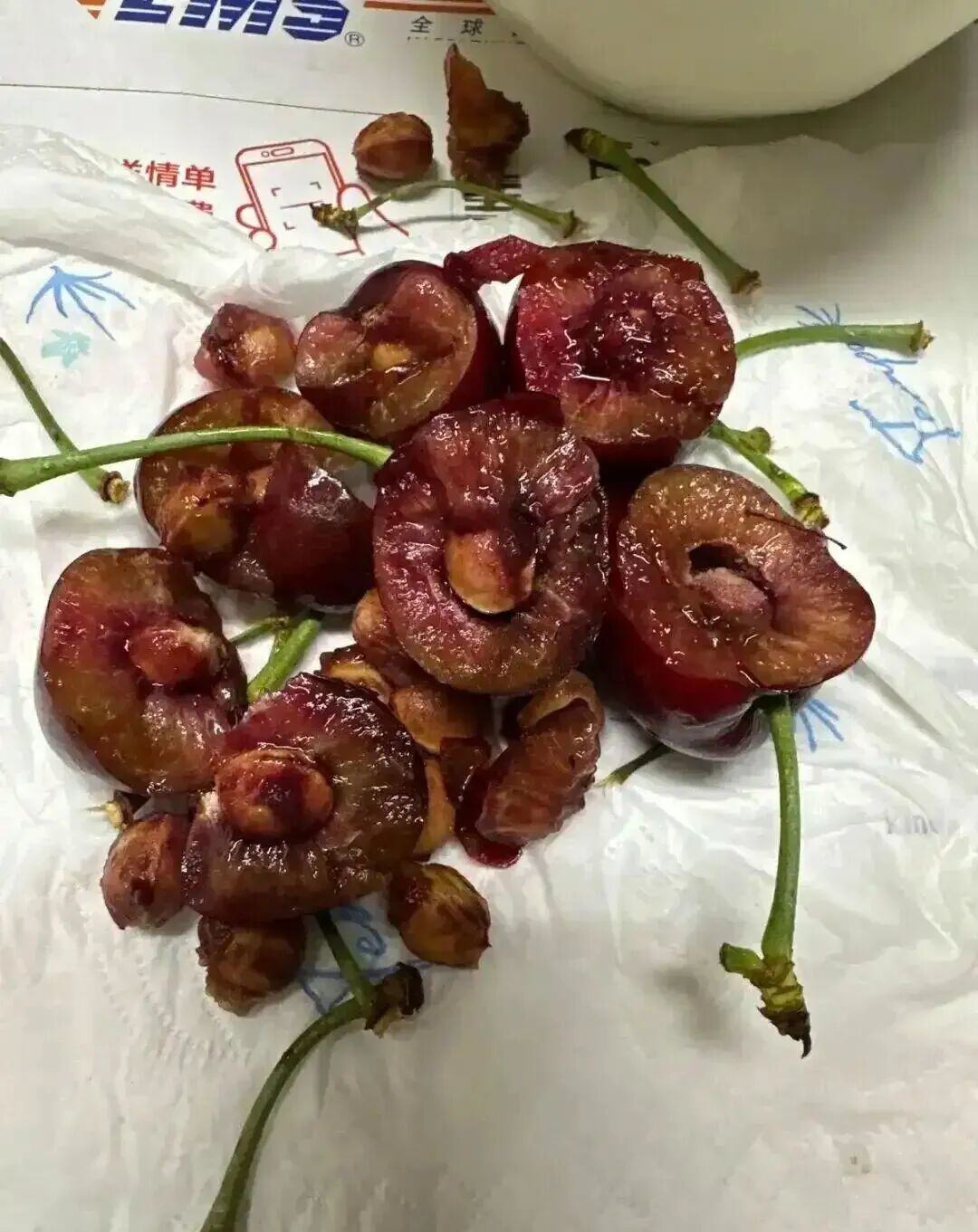 有人称新开箱几乎全部腐烂,价格“腰斩”口感却崩了,专家:毒性可达砒霜的68倍