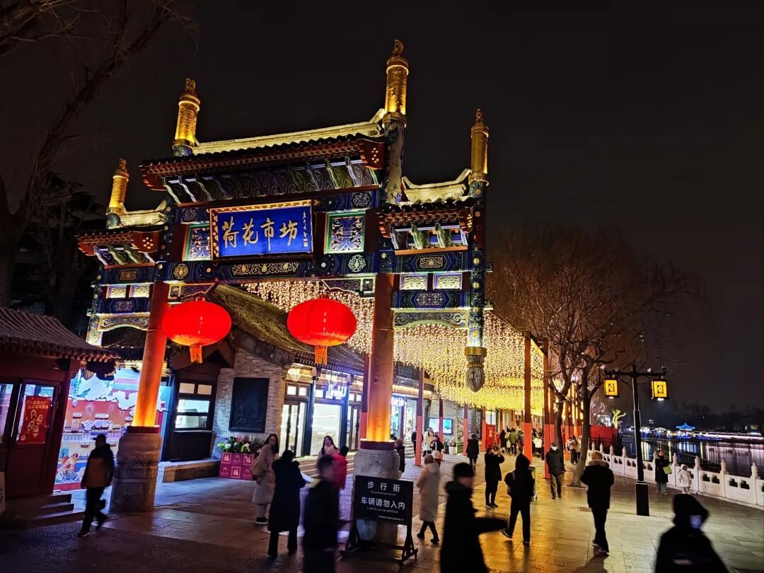 北京年味天花板!6条特色街区,逛遍老北京的烟火与浪漫!