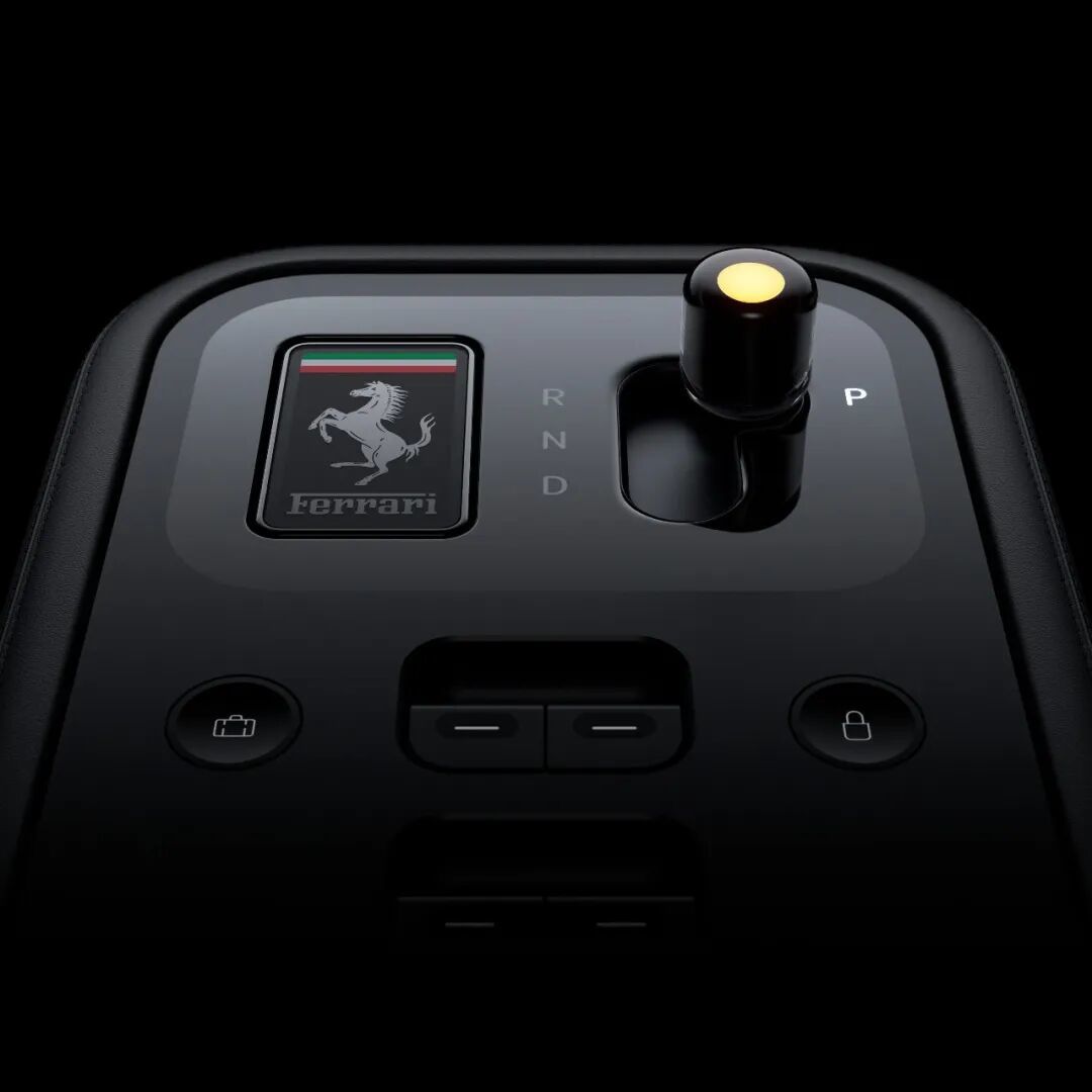 法拉利首款纯电车定名Luce iPhone内饰风、最温柔的法拉利?