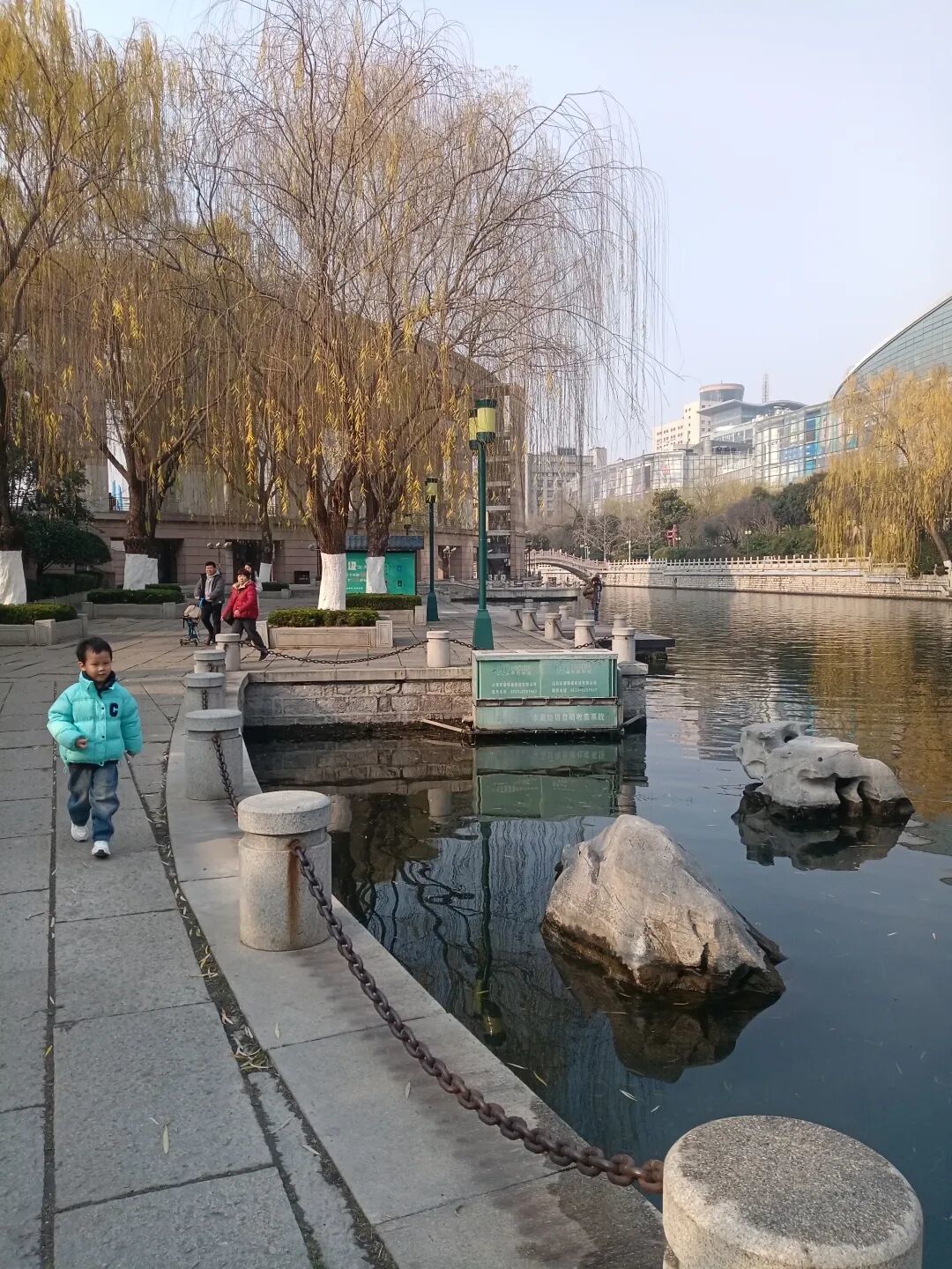 70后姐姐，4小时3万步，徒步环游济南护城河：在古城泉水间，寻找老舍笔下济南的冬天