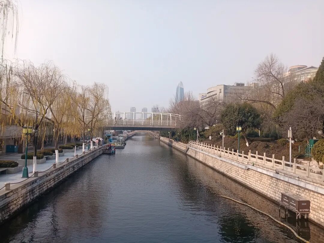 70后姐姐，4小时3万步，徒步环游济南护城河：在古城泉水间，寻找老舍笔下济南的冬天