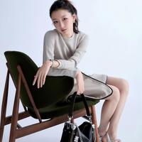 周冬雨职场穿搭封神！燕麦色极简风，小个子照搬超显高