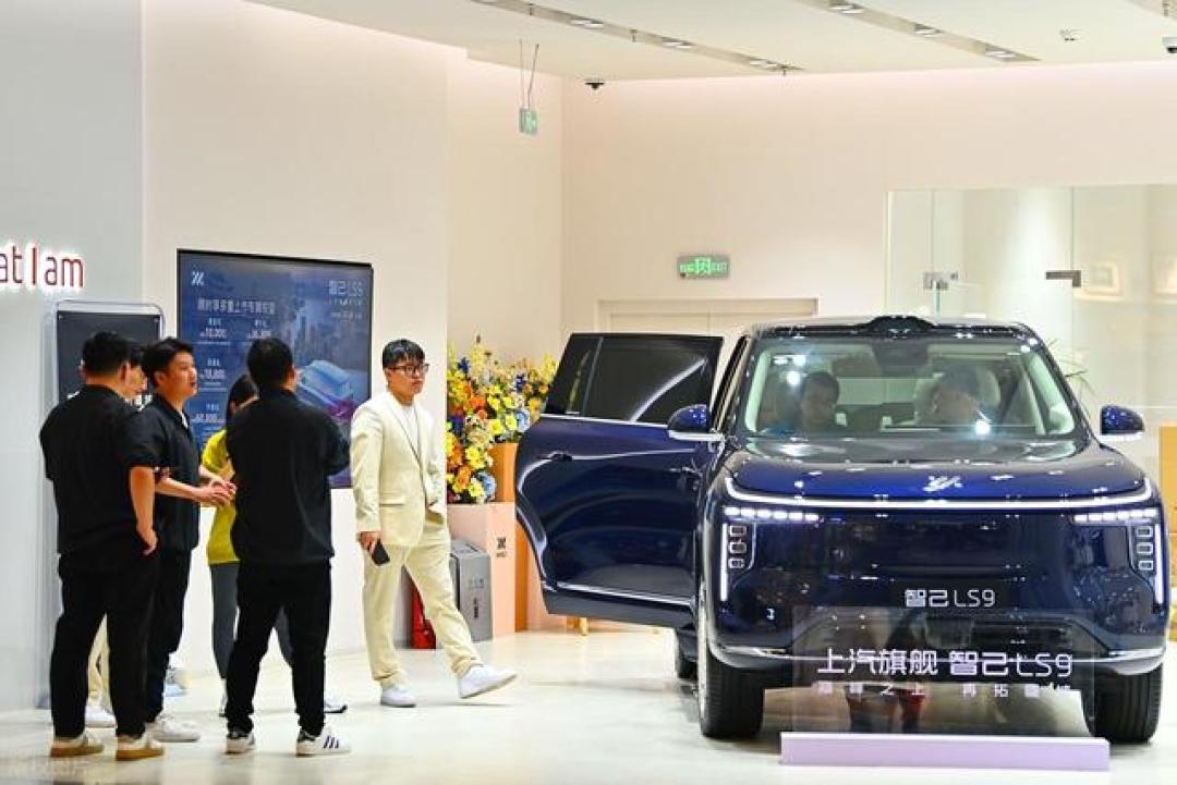 上汽智己LS9大六座SUV,哪款配置是家庭出行短途旅行优选?