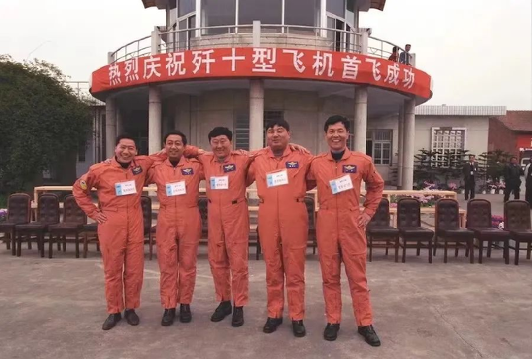 “黄皮”歼-20爆火,背后有一条“通天路”