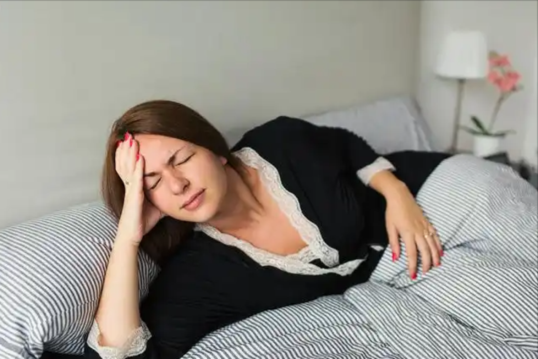 医生发现:经常睡前玩手机的人,不用几个月,睡眠或有5大变化