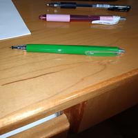 大家推荐一下平民买得起又好用的黑笔？