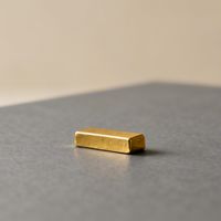 2026情人节消费转向：鲜花销量暴跌30%，黄金与转账成新宠