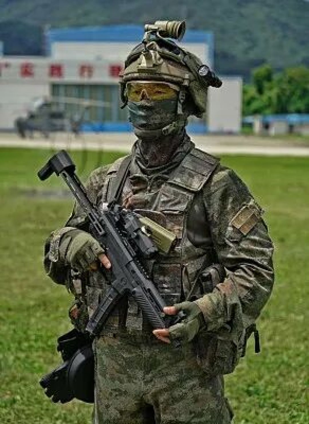 武器系统网站对中国QCQ-171冲锋枪的介绍
