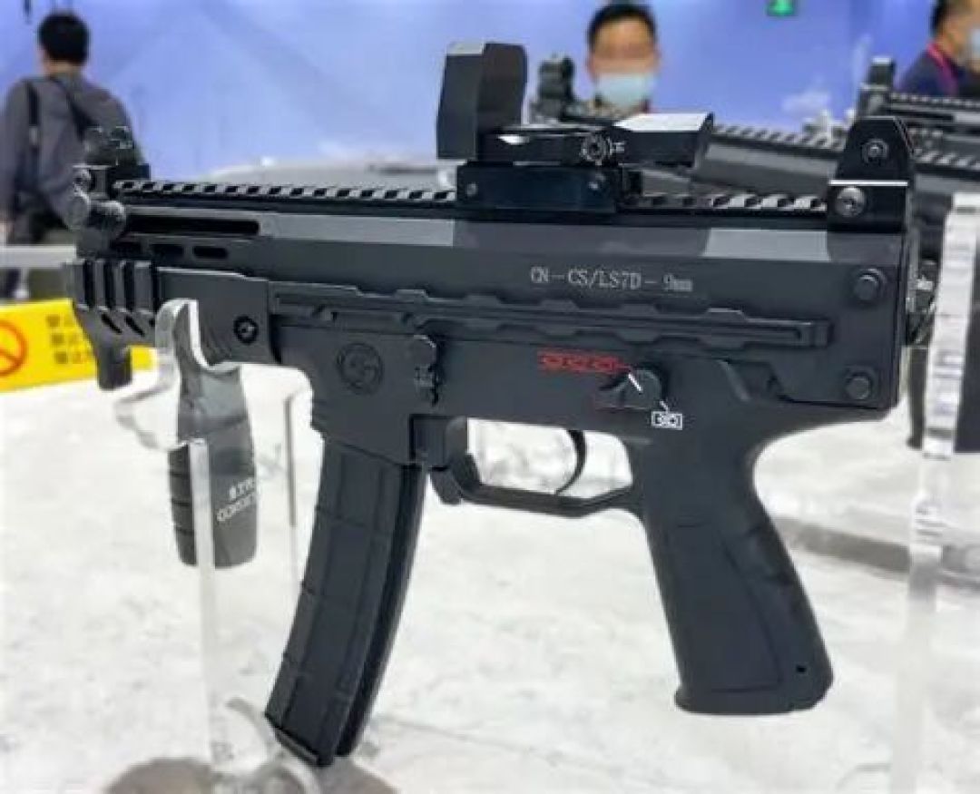 武器系统网站对中国QCQ-171冲锋枪的介绍